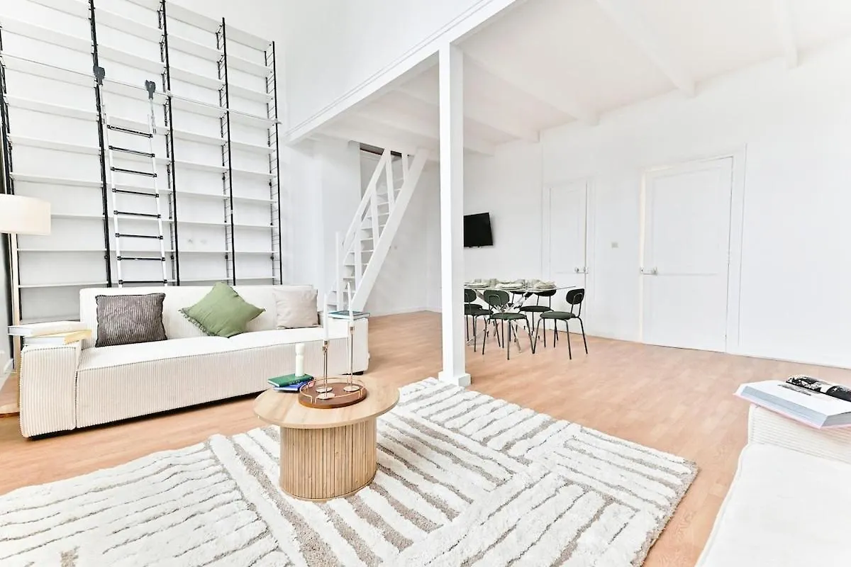 Charming Very Spacious Apartment, Paris 9Eme Apartmán