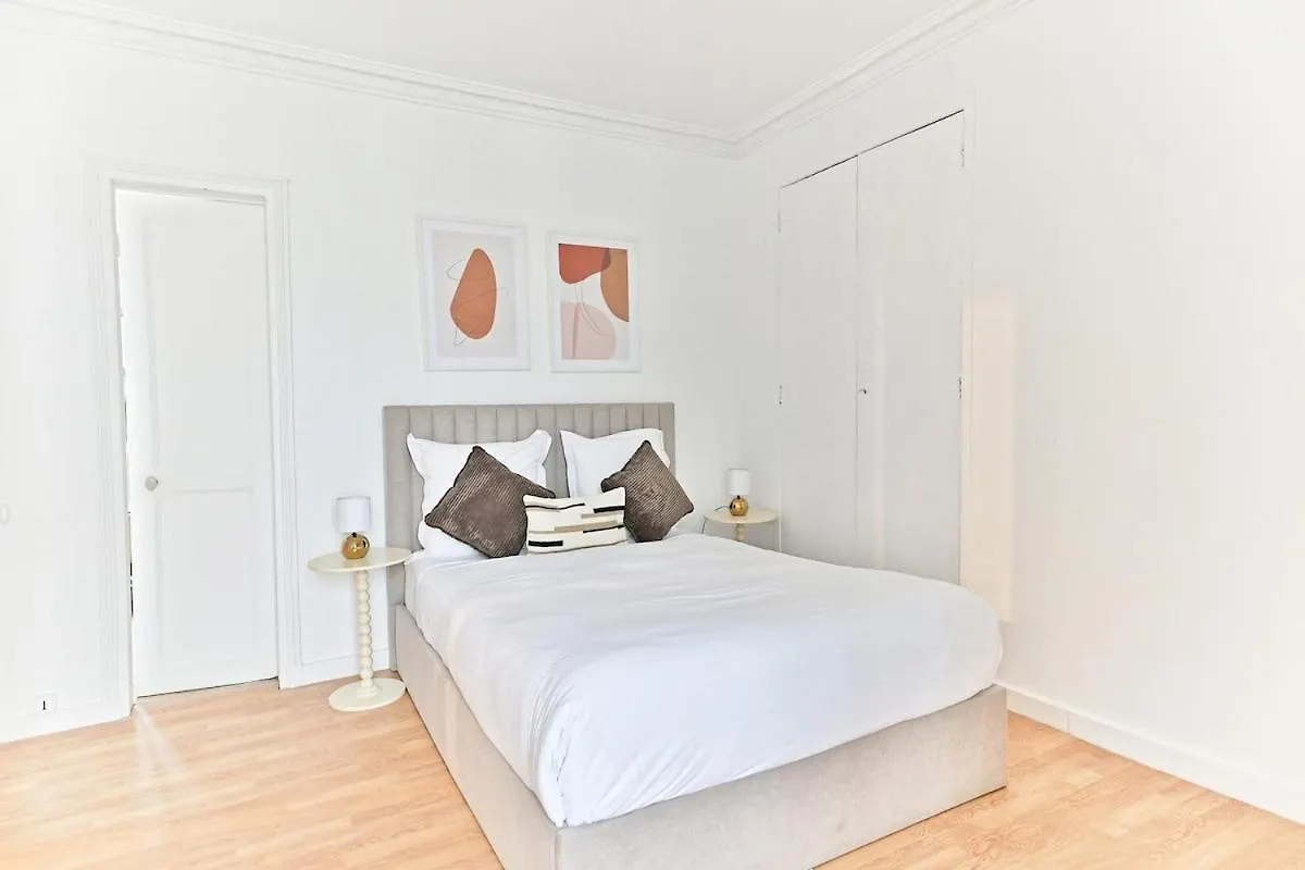 Charming Very Spacious Apartment, Paris 9Eme Francie