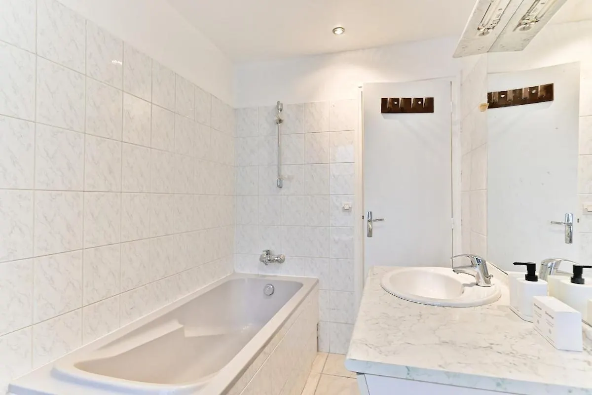 Charming Very Spacious Apartment, Paris 9Eme Apartmán