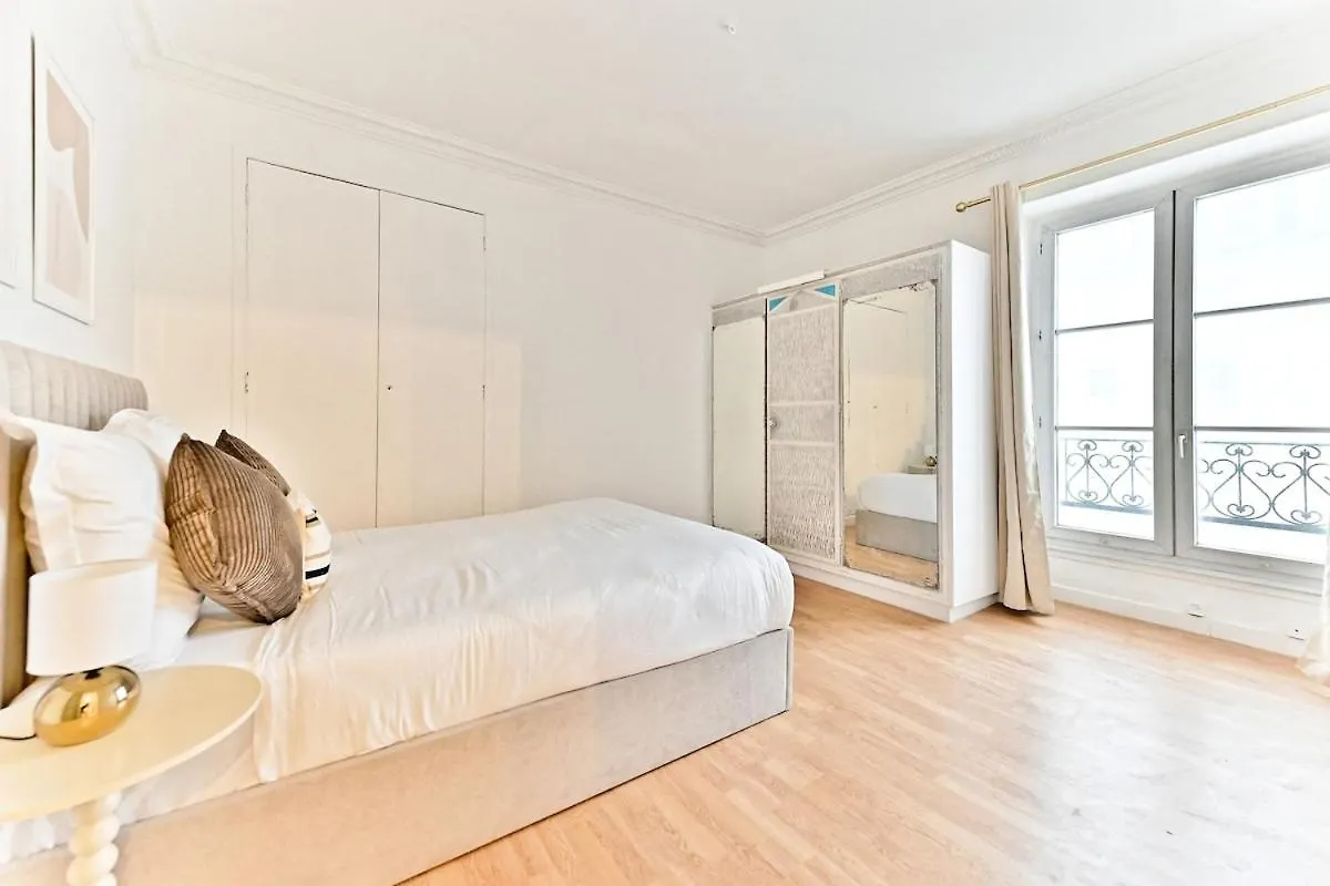 Charming Very Spacious Apartment, Paris 9Eme Francie