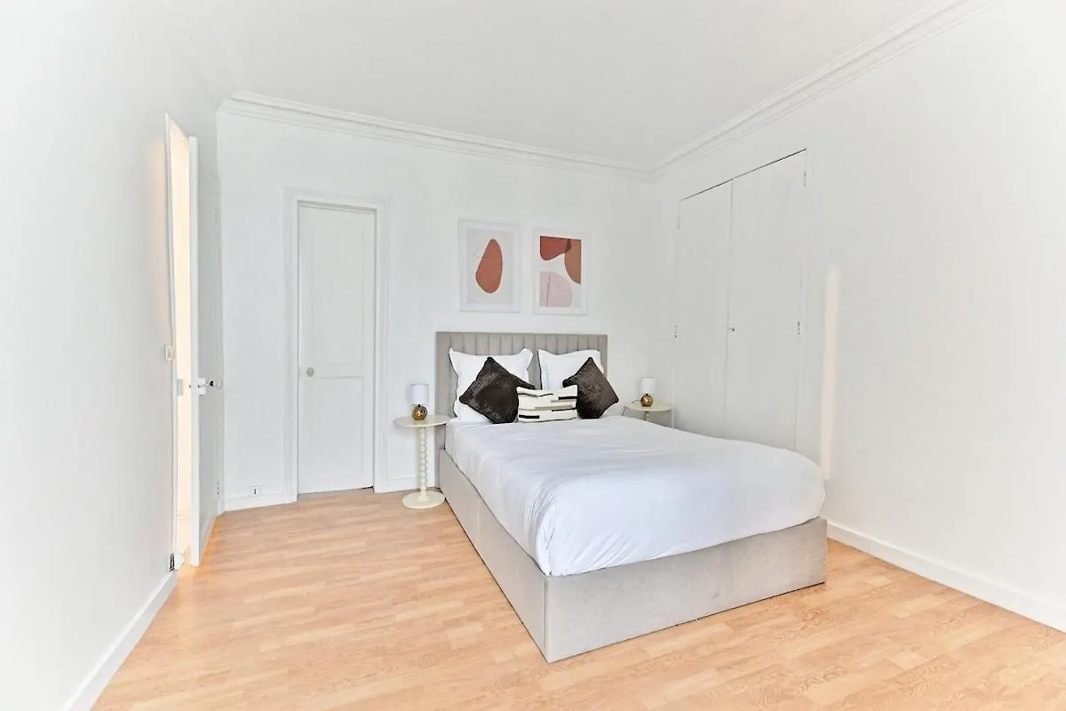 Charming Very Spacious Apartment, Paris 9Eme