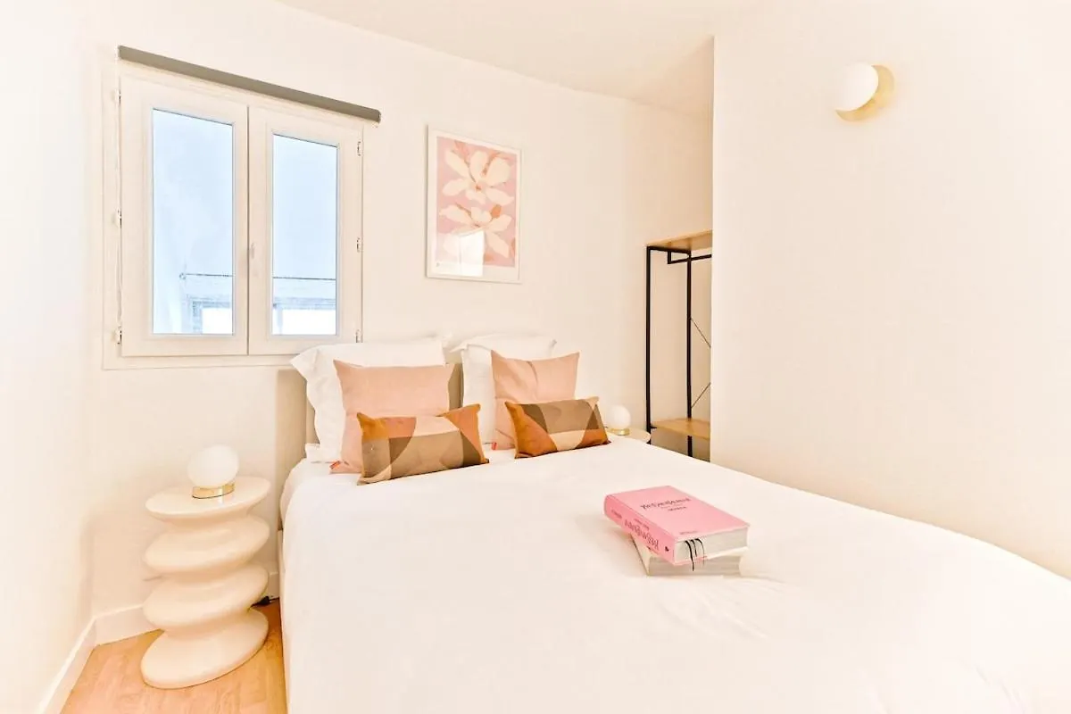 Charming Very Spacious Apartment, Paris 9Eme Apartment