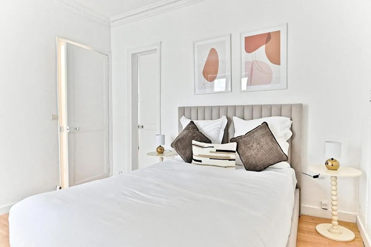 Charming Very Spacious Apartment, Paris 9Eme France