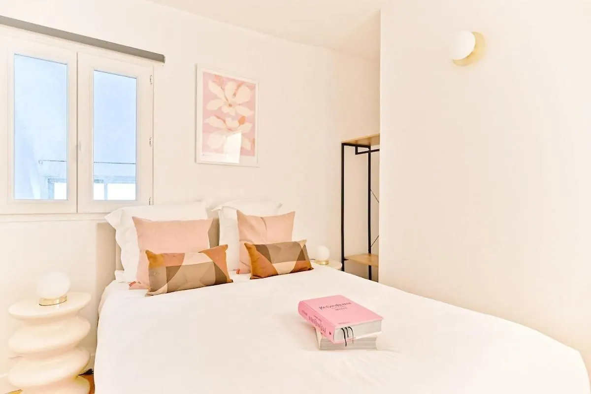 Charming Very Spacious Apartment, Paris 9Eme 0*,