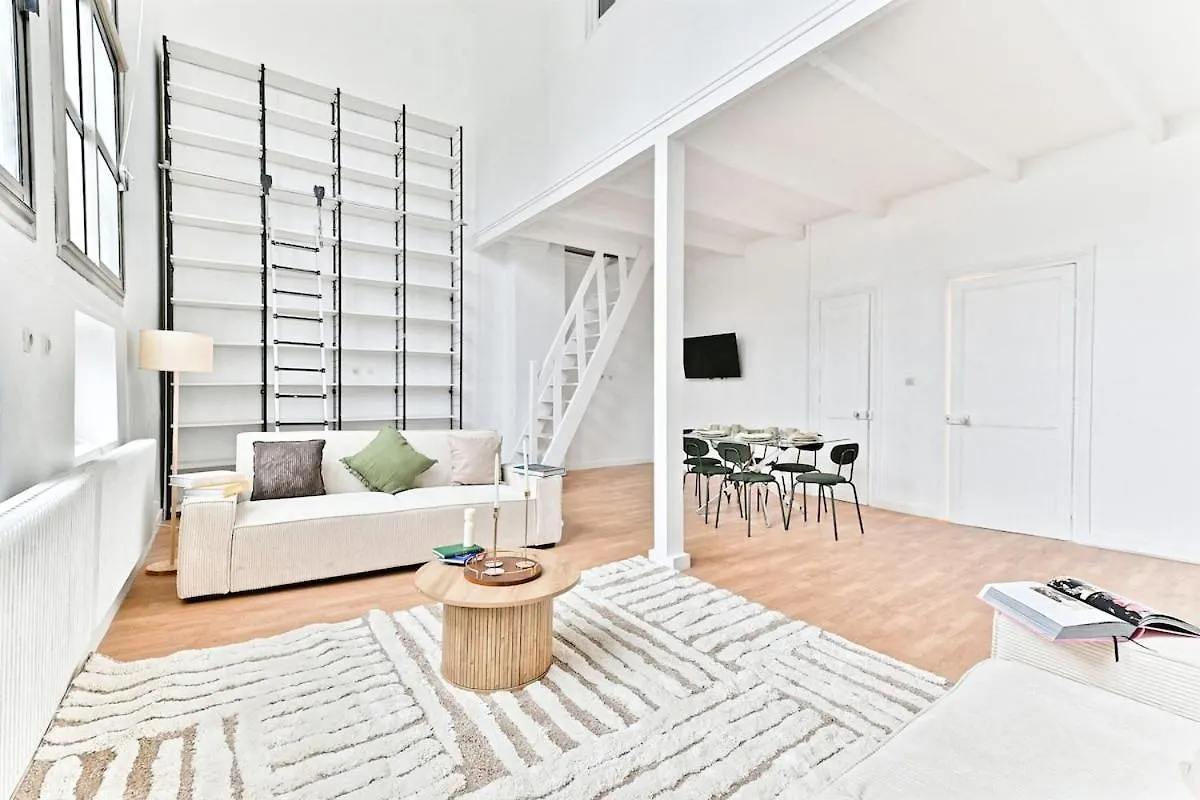 Charming Very Spacious Apartment, Paris 9Eme Apartamento