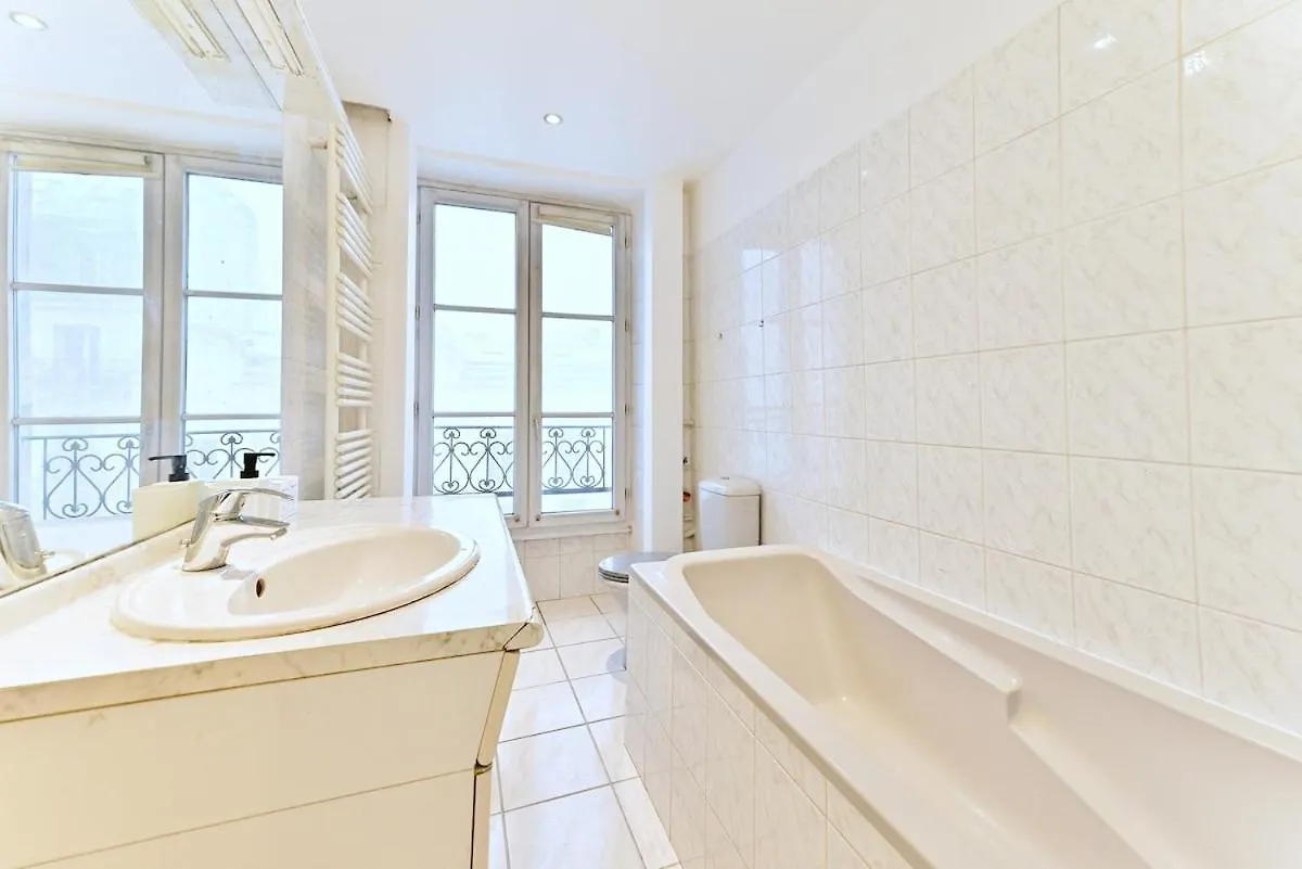 Charming Very Spacious Apartment, Paris 9Eme