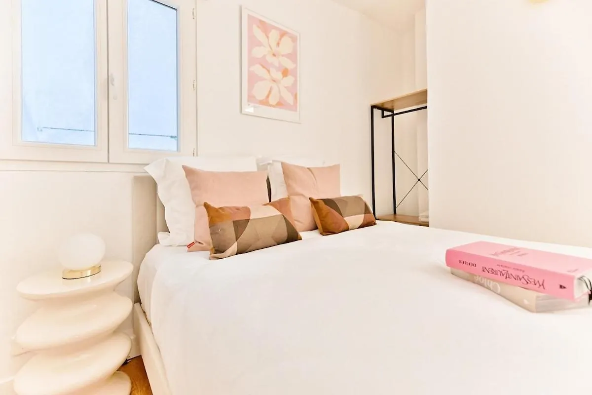 Apartamento Charming Very Spacious Apartment, Paris 9Eme