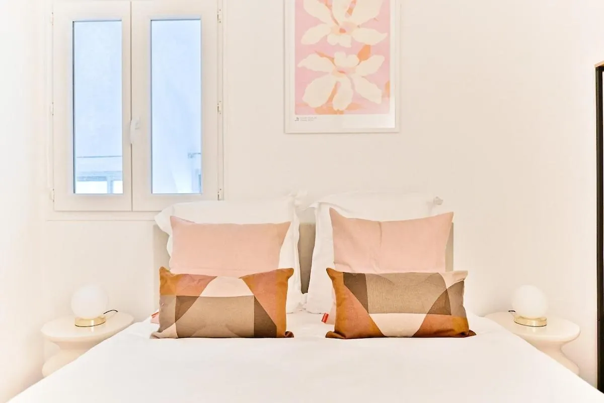 Apartamento Charming Very Spacious Apartment, Paris 9Eme