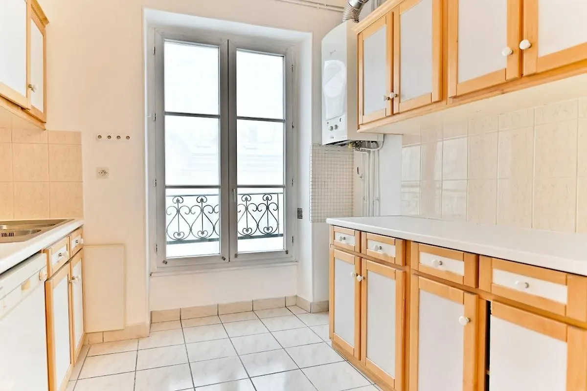 Charming Very Spacious Apartment, Paris 9Eme 0*,