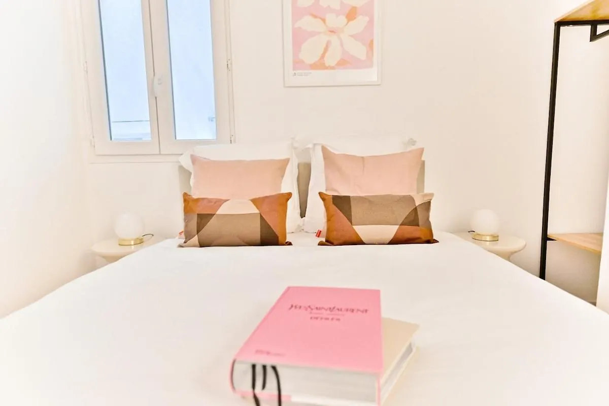 Charming Very Spacious Apartment, Paris 9Eme 0*,