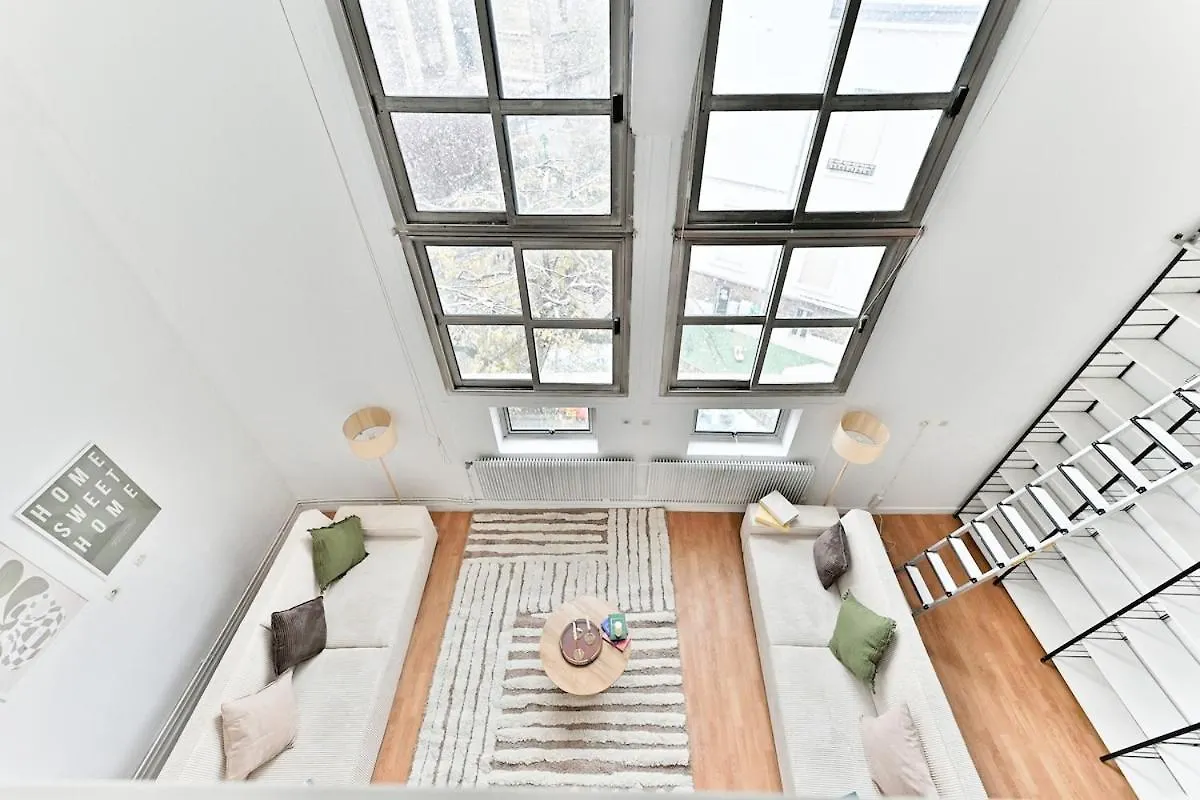 Charming Very Spacious Apartment, Paris 9Eme 0*,  França
