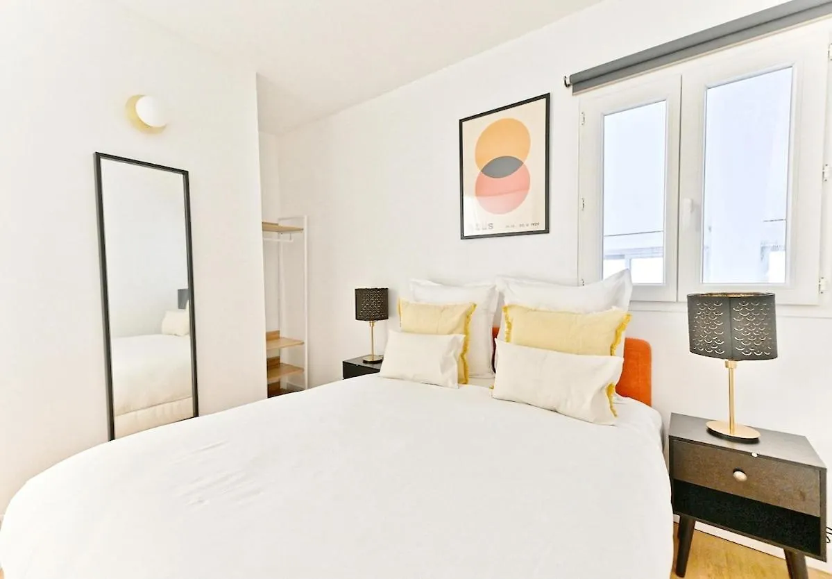 Charming Very Spacious Apartment, Paris 9Eme