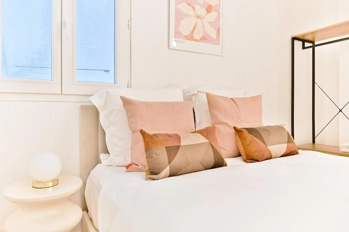 Charming Very Spacious Apartment, Paris 9Eme Apartamento