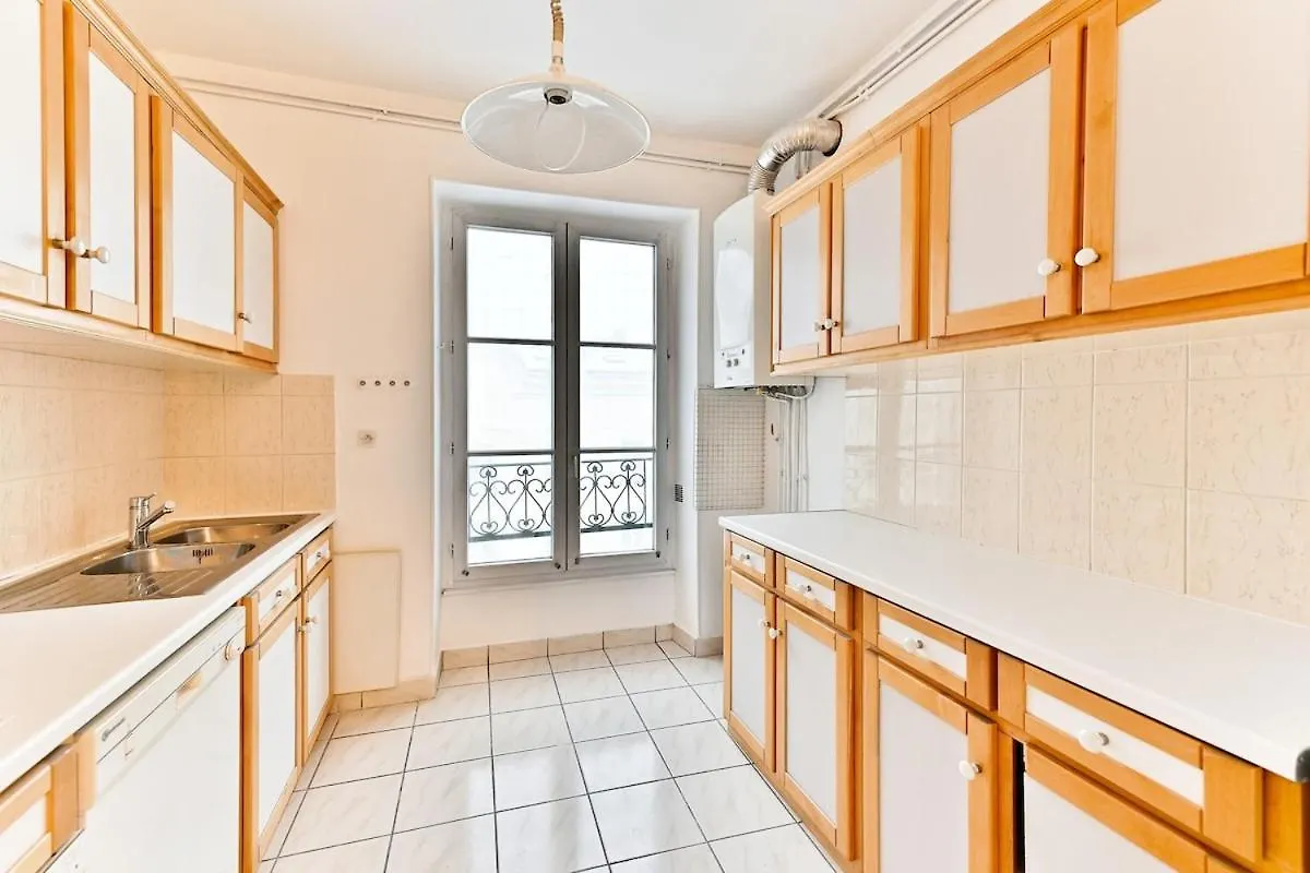 Charming Very Spacious Apartment, Paris 9Eme