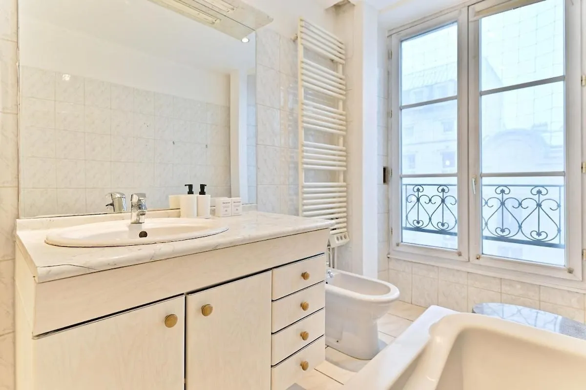 Charming Very Spacious Apartment, Paris 9Eme