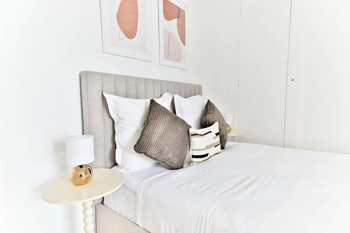 Charming Very Spacious Apartment, Paris 9Eme 0*,  França