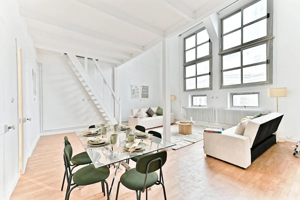 Charming Very Spacious Apartment, Paris 9Eme 0*,  França